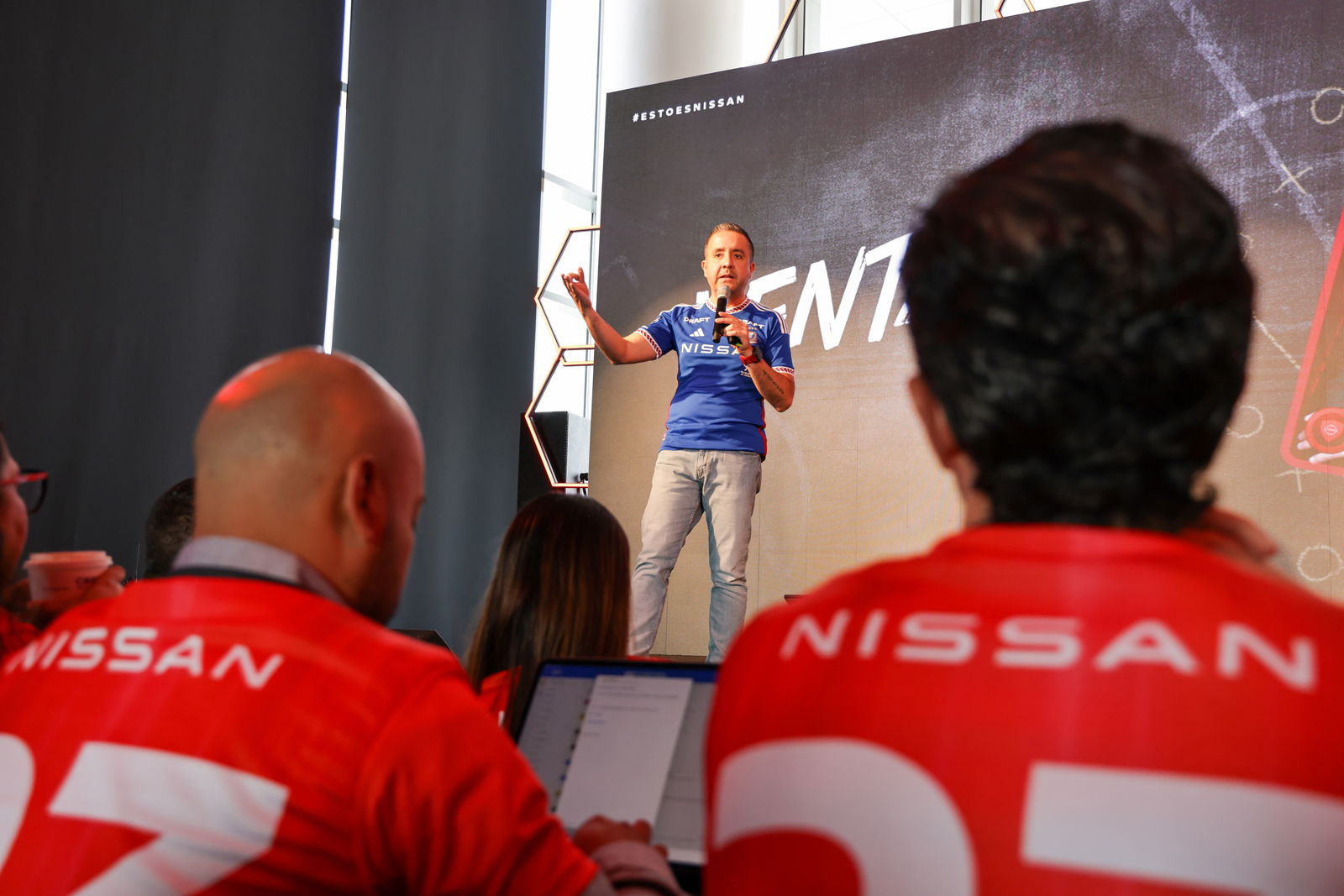 Nissan Gallery