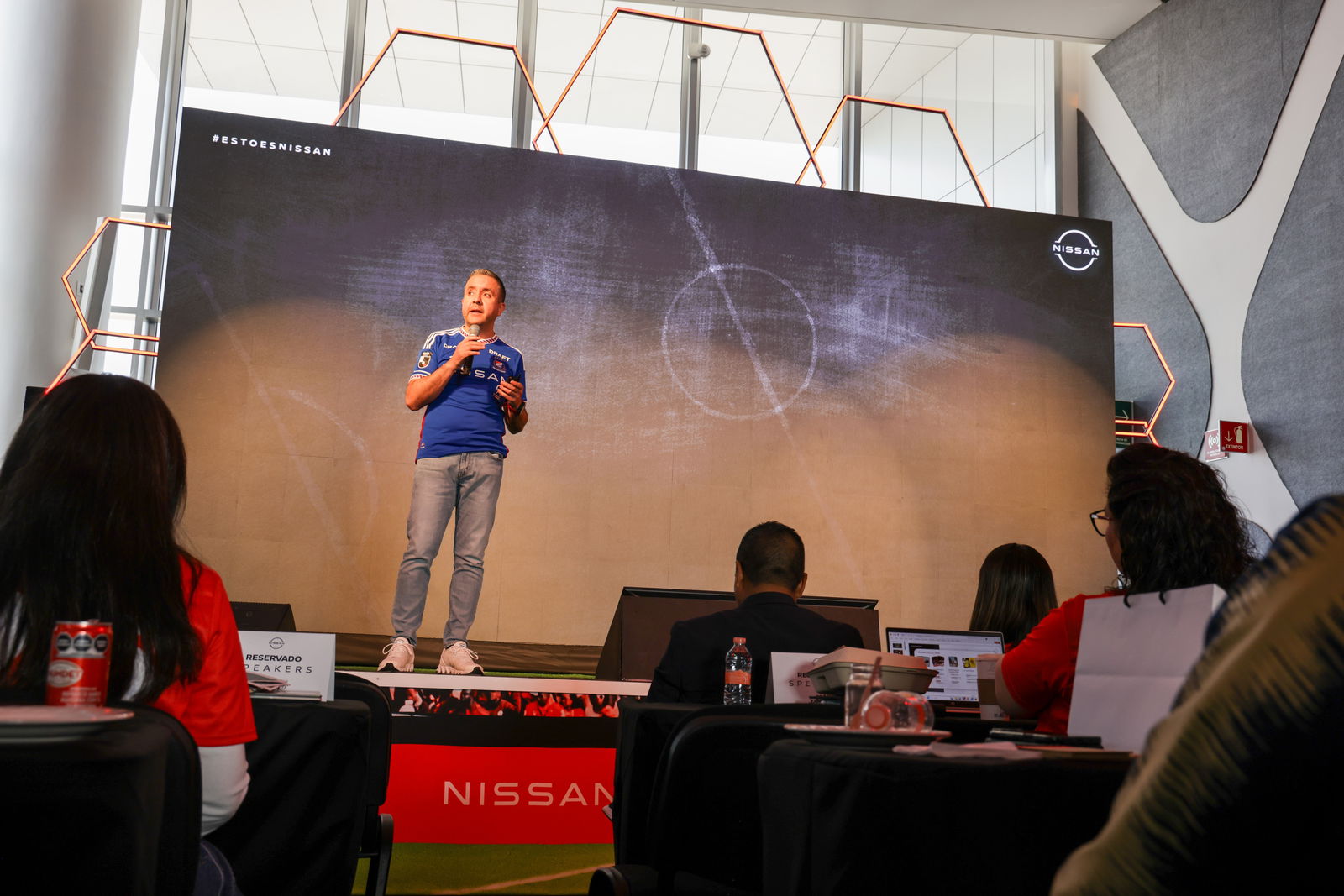 Nissan Gallery