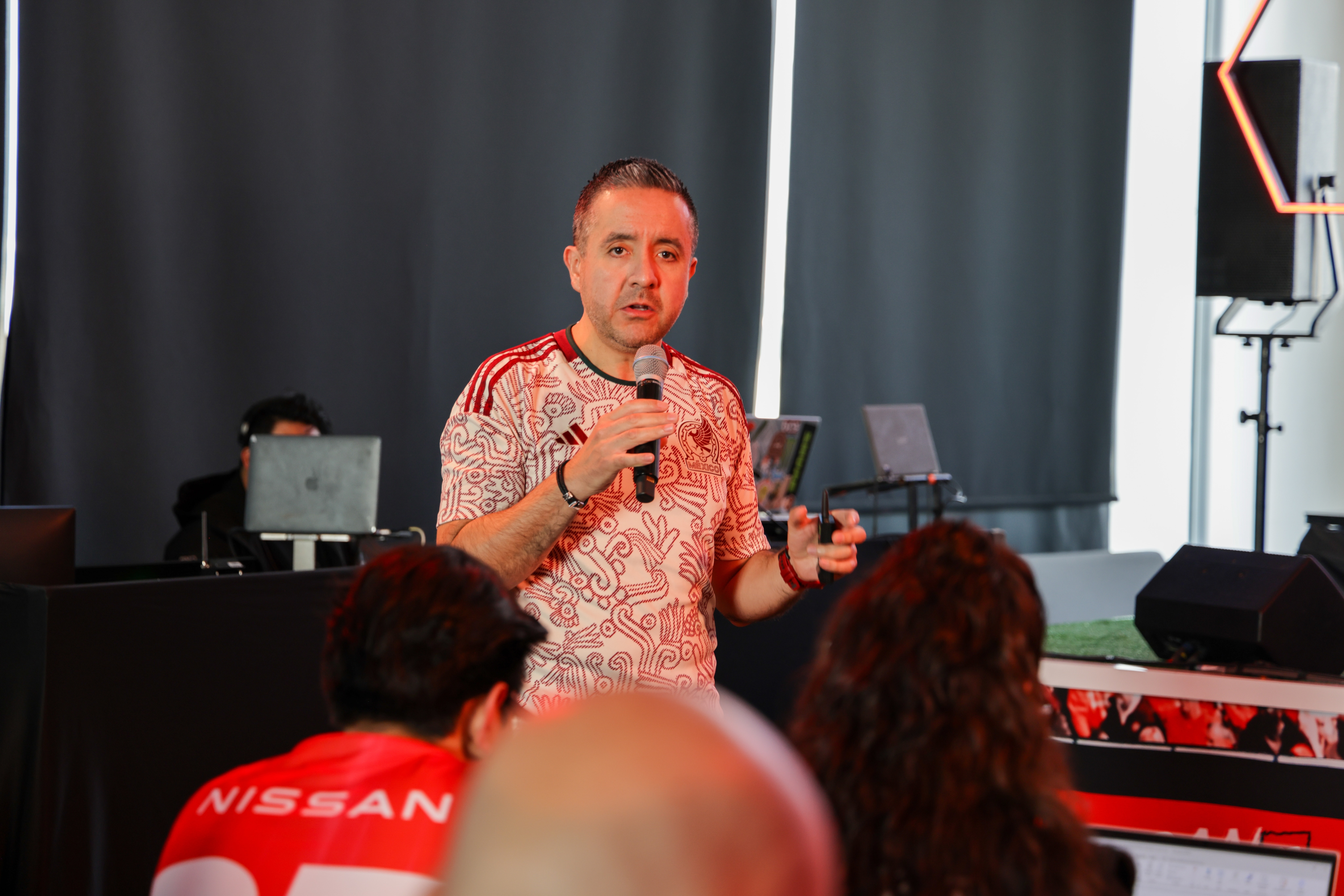 Nissan Gallery