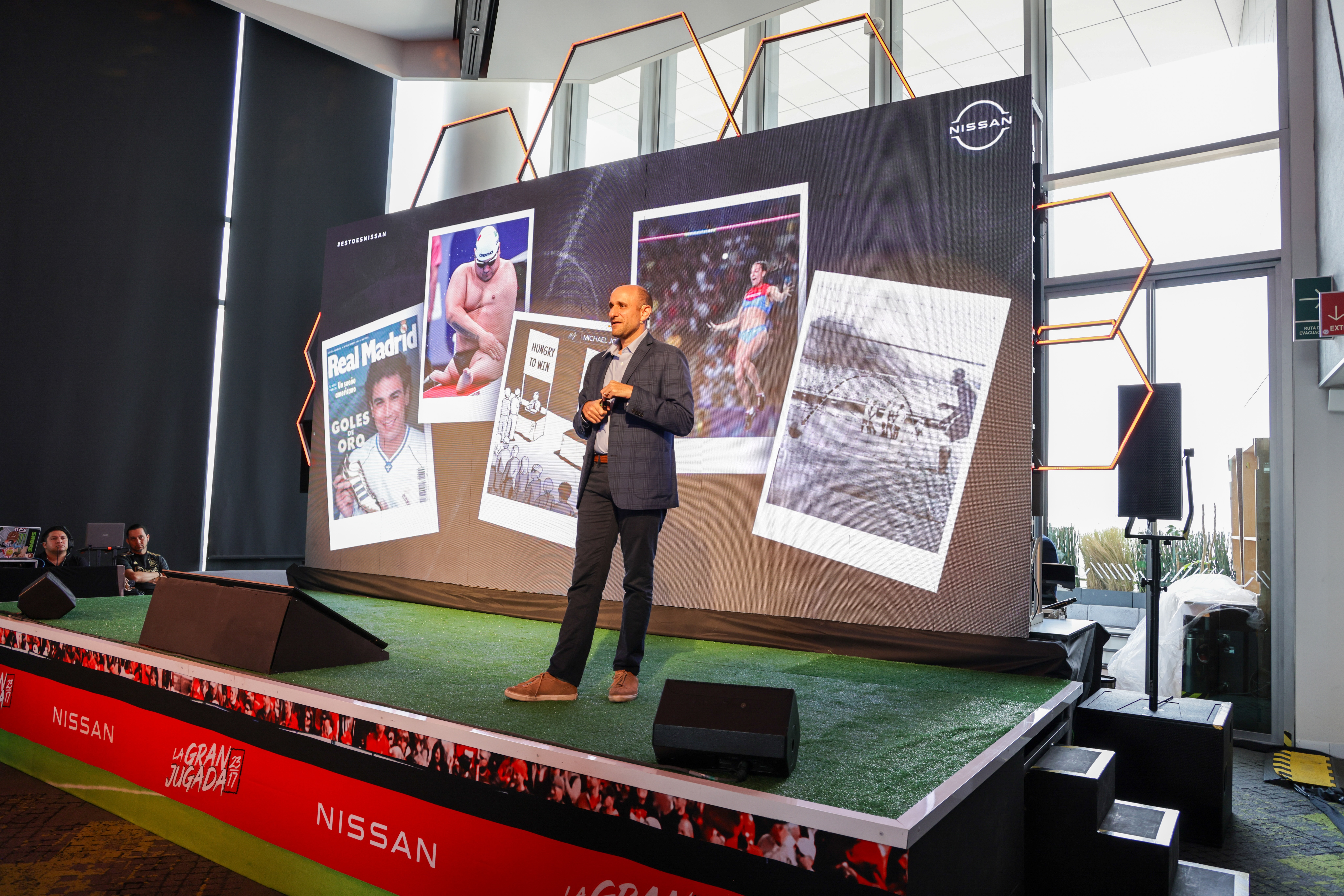 Nissan Gallery