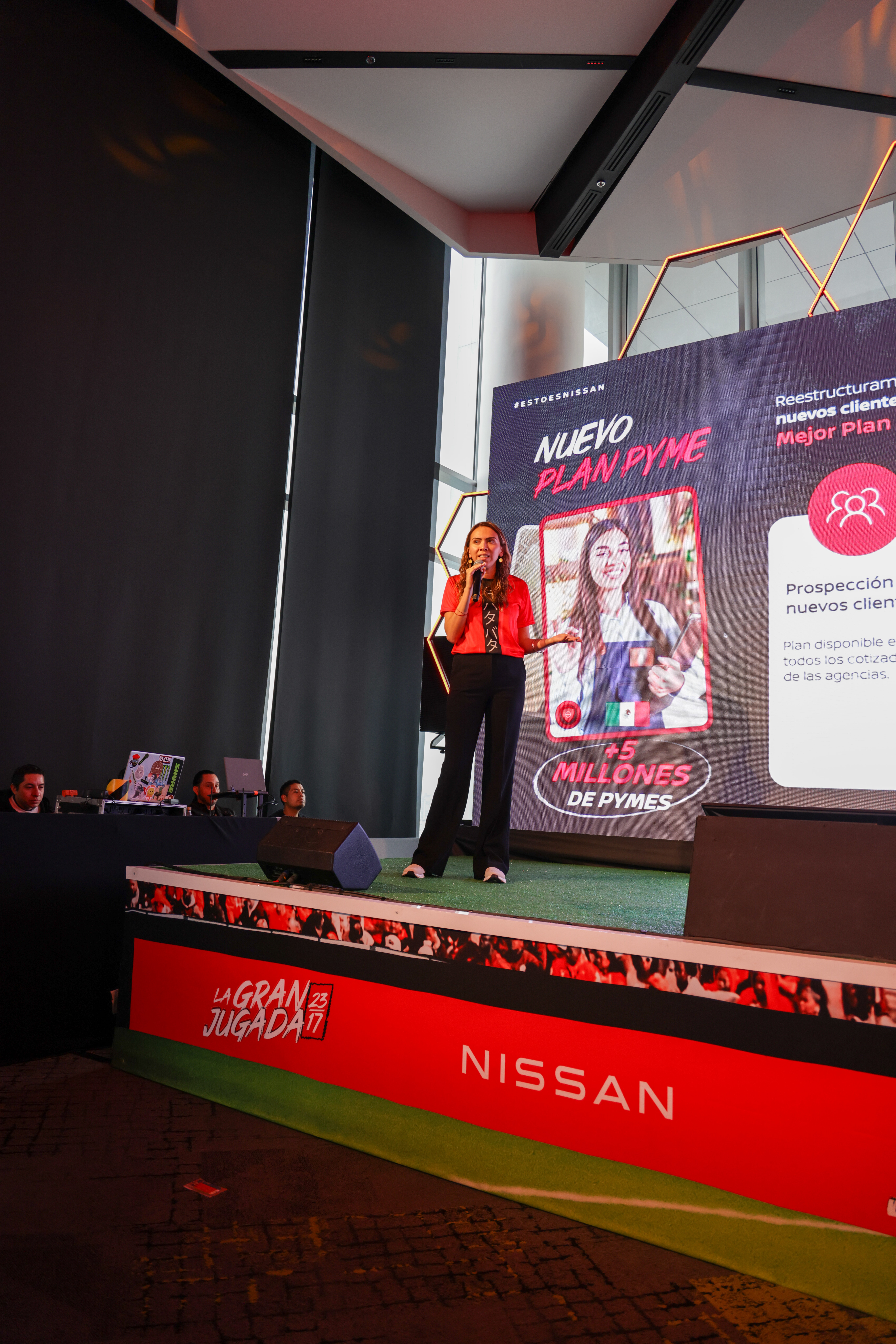 Nissan Gallery