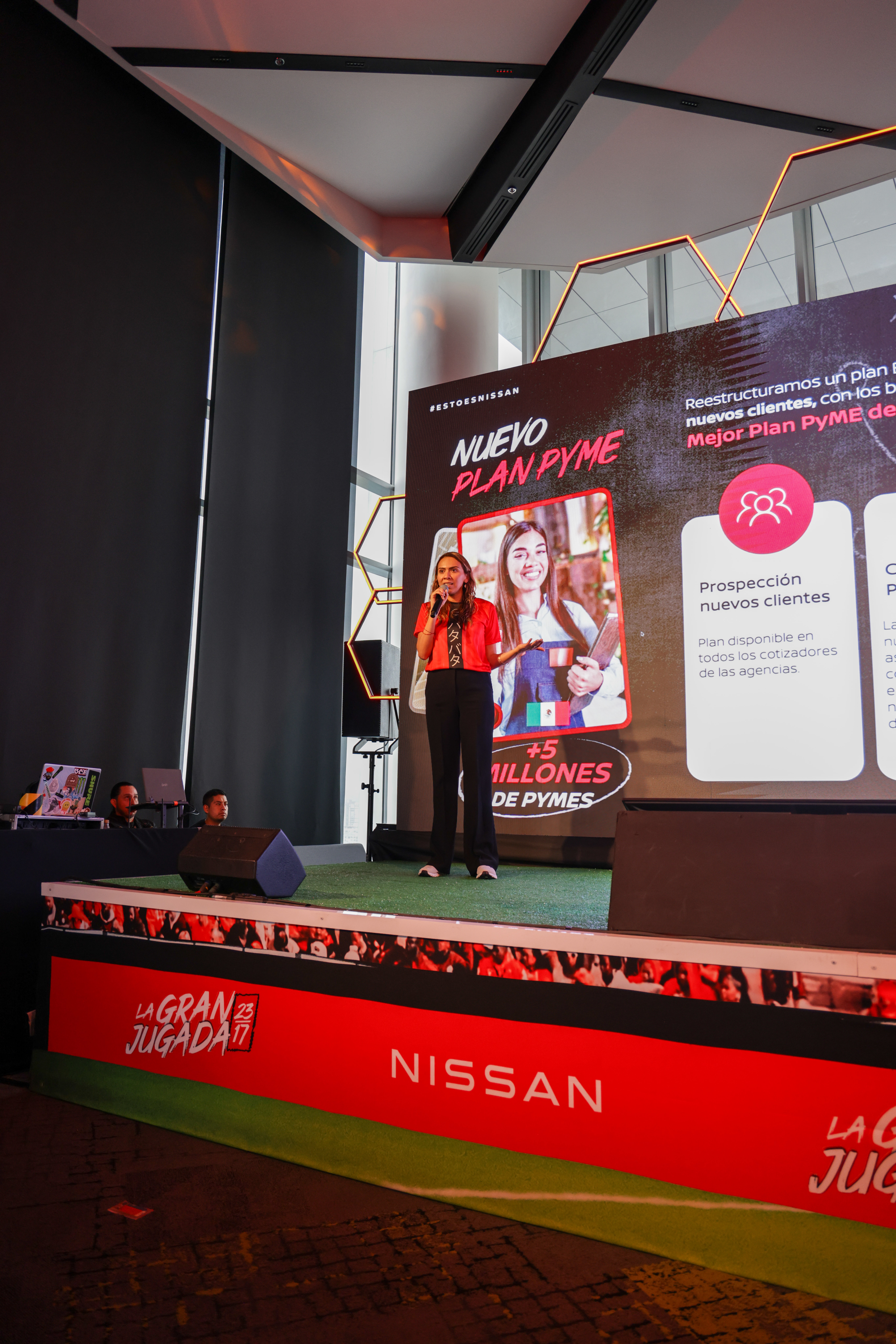 Nissan Gallery